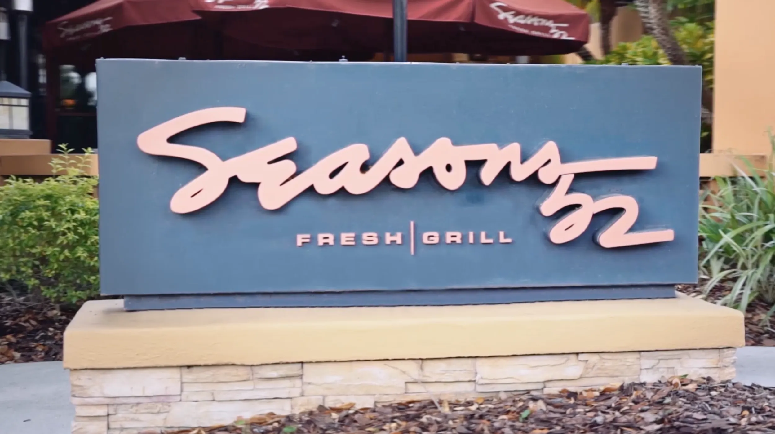 Seasons 52 Fresh Grill restaurant sign